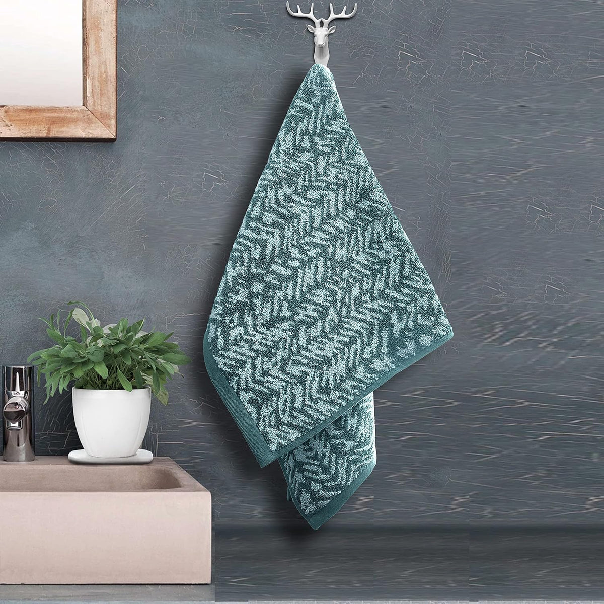 Pure cotton jacquard hand towel in green